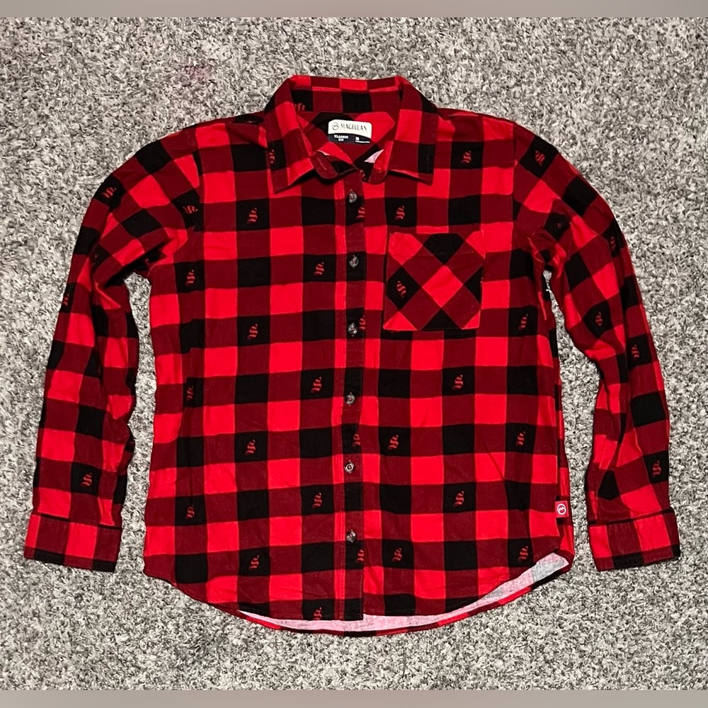 Magellan Outdoors Classic Fit Red & Black Plaid Long Sleeve Flannel! Size M.